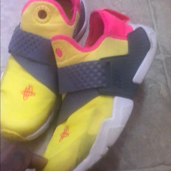 Nike huarache fits 7.5/8 in women FIRM - Picture 3 of 4